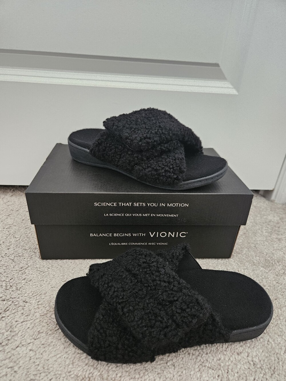 New In Box $90 Vionic Relax II Sandal Slipper Black Womens Size 6